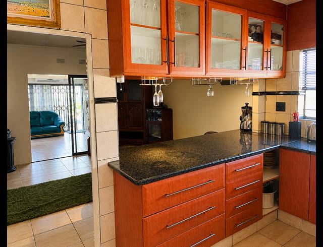 5 BEDROOM FREESTANDING FOR SALE IN VANDERBIJLPARK SE 1